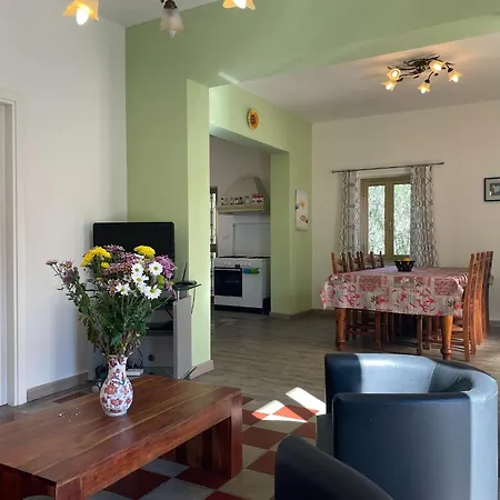 Hillside Escape With Pool Picciano