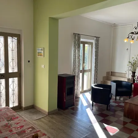 Hillside Escape With Pool Picciano