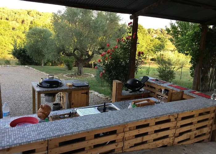 Σπίτι διακοπών Hillside Escape With Pool *