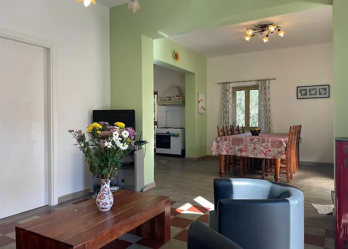 Hillside Escape With Pool Picciano