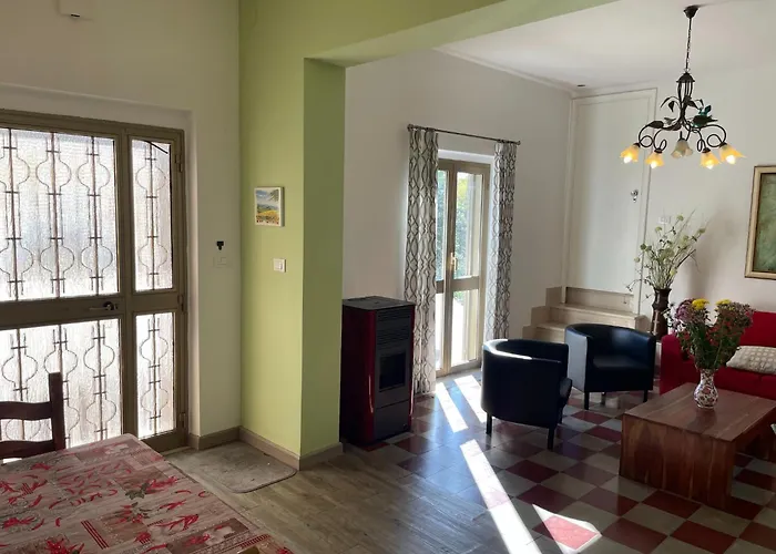 Hillside Escape With Pool Picciano